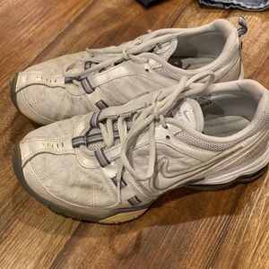 White Nike tennis shoes